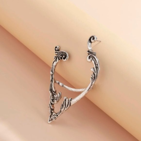 Baroque Elf Pointed Silver Ear Cuff Cosplay - Picture 4 of 4